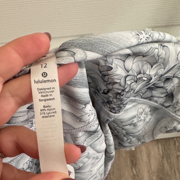 Lululemon Athletica Women's Gray Floral Leggings - Picture 2 of 4